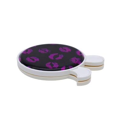 Galantine mirror with kisses